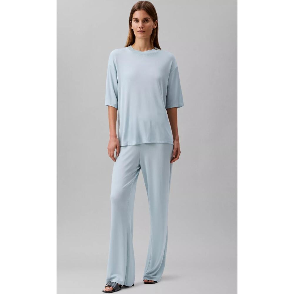 Calvin Klein Women's Shiny  Texture Relaxed T-shit Pants Set. XL